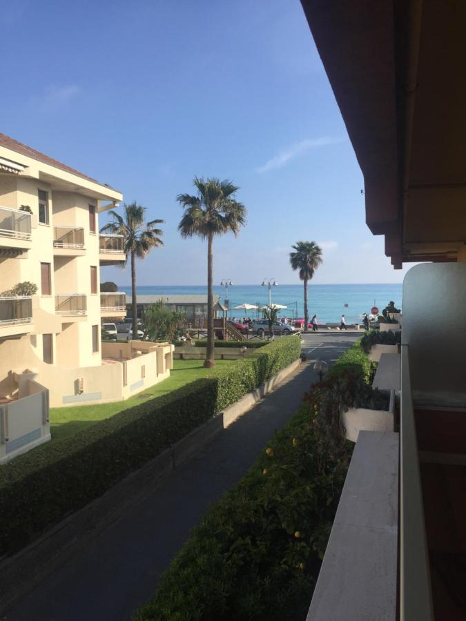 A Due Passi Dal Mare Apartment Vallecrosia Ngoại thất bức ảnh